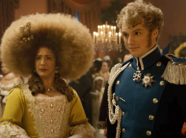 Rainha charlotte penteado afro bridgerton Rainha Charlotte usando penteado afro no seriado Bridgerton