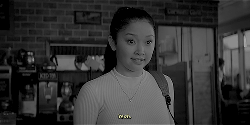 Scrunchie, laço… Acessórios favoritos da Lara Jean inspiram coleção mara