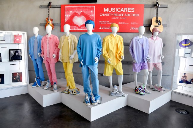 Looks usados pelo BTS na gravação do clipe da música Dynamite Looks usados pelo BTS na gravação do clipe da música Dynamite