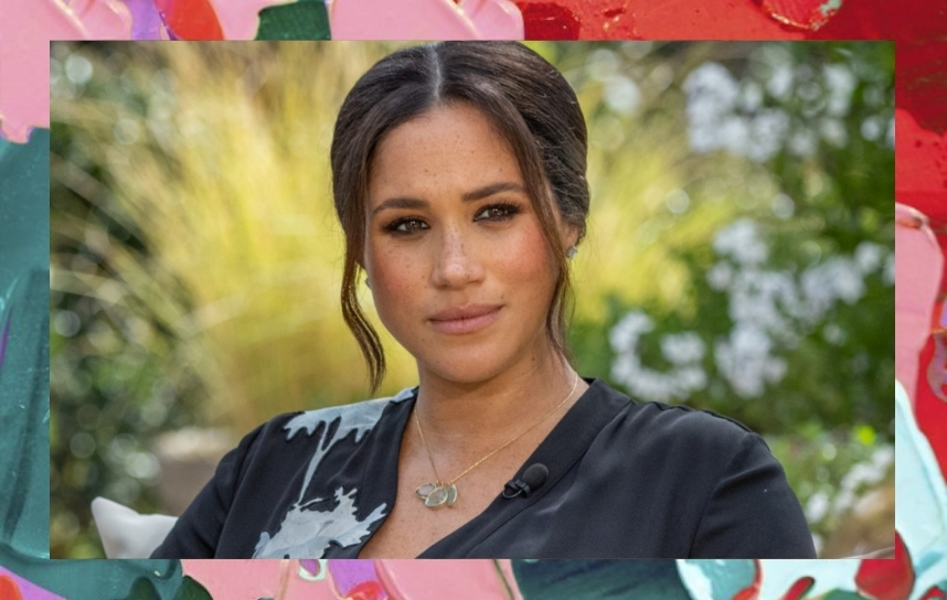 Meghan Markle em entrevista para Oprah. Ela olha para o lado com expressão neutra