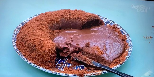 bolo-bbb21 Bolo de Chocolate com cobertura feito por FIuk no BBB21