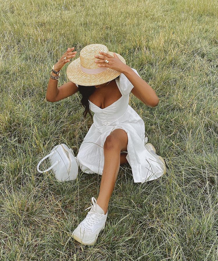 look-cottagecore-dazhaneleah Look cottagecore com vestido, tênis branco e chapéu de palha