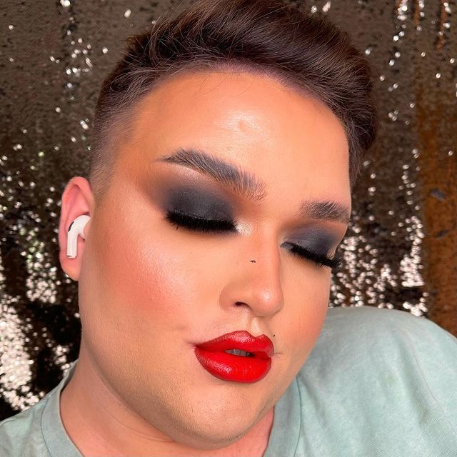 olho-preto-esfumado-samslookss Maquiagens com olho preto esfumado para você se inspirar na tendência!