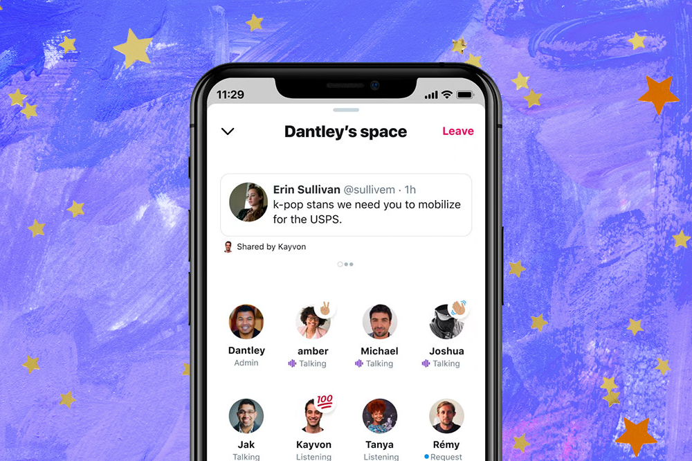 Aparelho de celular cuja tela mostra a interface do Twitter Spaces