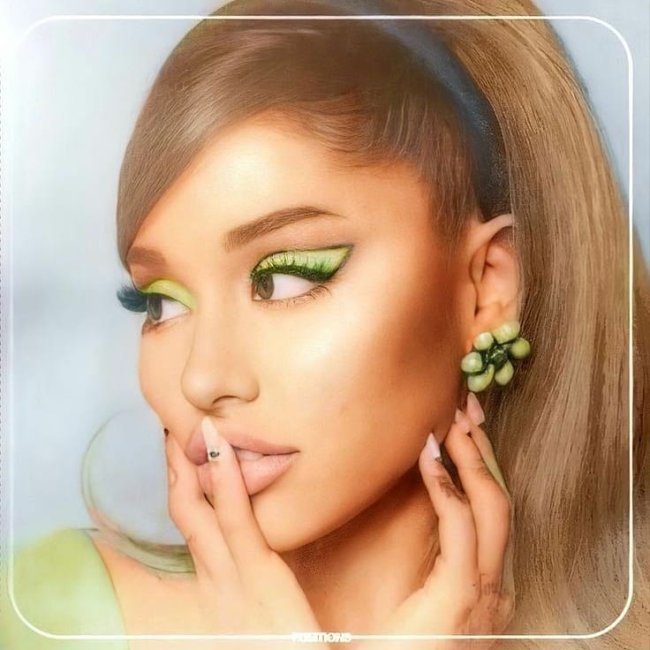 Sombra esfumada verde Ariana Grande Ariana Grande com sombra verde esfumada