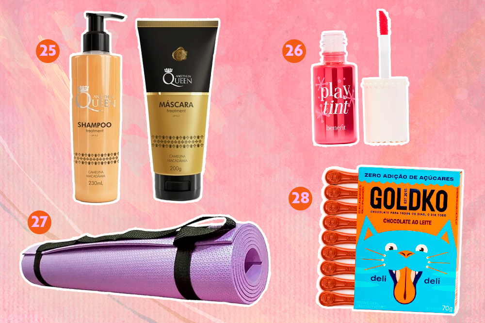 dia-das-maes-presentes-07 Montagem com fundo rosa e opções de produtos para dar de presente. Em cima, um shampoo e condicionador e um lip tint. Embaixo, um tapete de yoga e um chocolate.