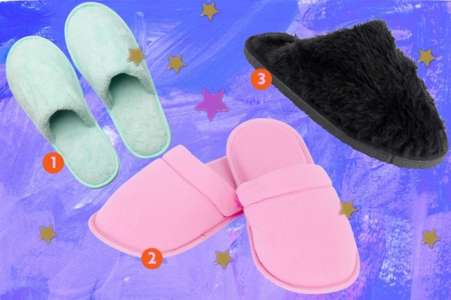 Montagem com 3 opções de pantufas em um fundo azul. Sendo uma rosa, uma verde e uma preta com pelinhos.