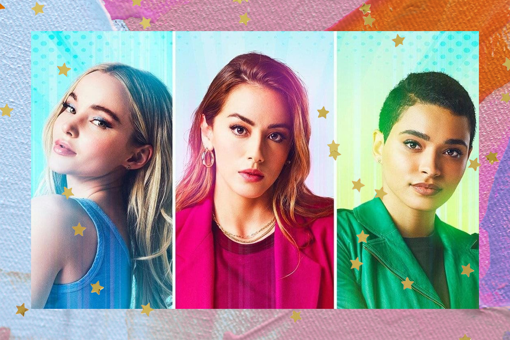 Montagem com Dove Cameron vestida de azul da esquerda, Chloe Bennet vestida de rosa no centro e Yana Perrault vestindo verde na direita. Foto promocional da série de "As Meninas Superpoderosas"