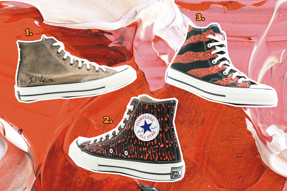 tenis-jal-vieira-colecao-marvel-pantera-negra-converse Montagem com três tênis Chuck 70 da Converse para completar a coleção de Jal Vieira inspirada nas mulheres de Wakanda, do filme Pantera Negra. O fundo da montagem é em tinta vermelha e rosa claro.