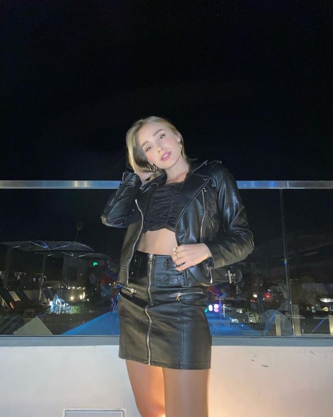 look sina all black Sina, do Now United, com look all black