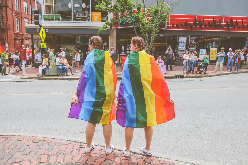 Como curtir a Parada do Orgulho do LGBT+ com segurança