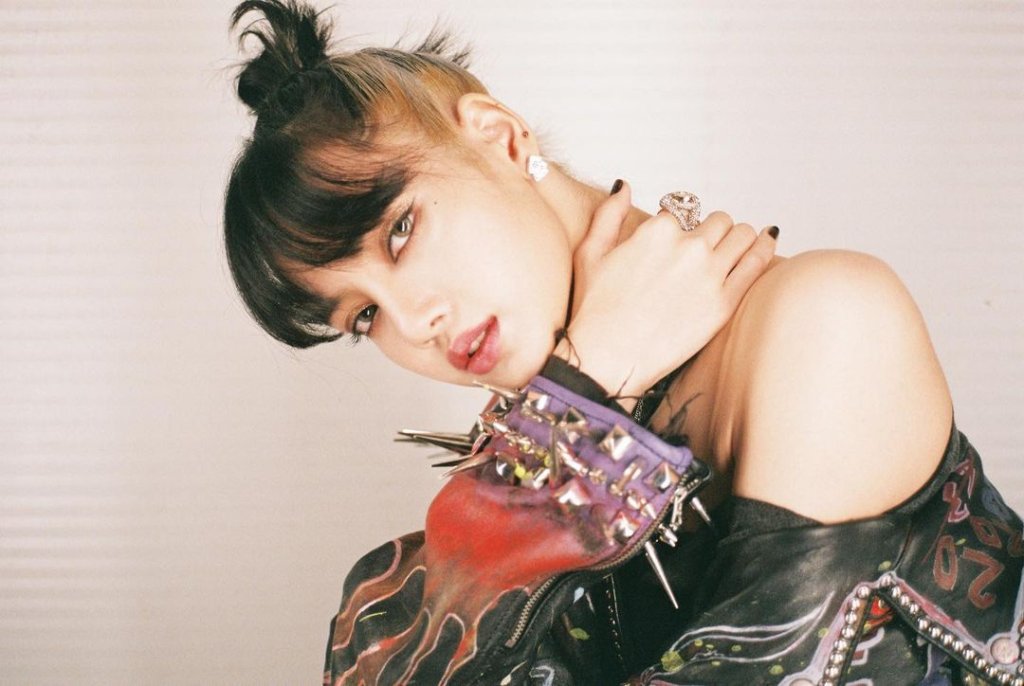 Lisa, do BLACKPINK, fará sua estreia solo em agosto!