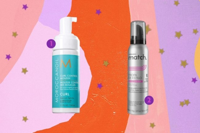 Mousse para cabelo cacheado Montagem com opções de produtos para cabelo cacheado. Os produtos estão em um fundo com um mix de cores, entre elas as cores: laranja, rosa, salmão e lilás. E estrelas douradas.