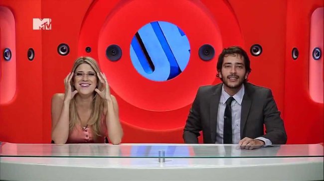 furomtv Dani Calabresa e Bento Ribeiro aparecem na bancada do programa humorístico Furo MTV