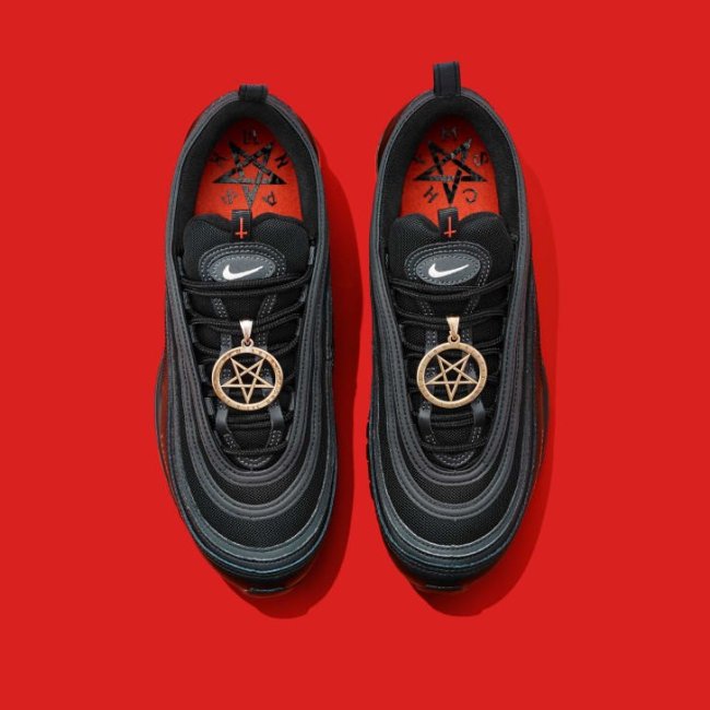 Foto do tênis preto Nike Air Max 97 Lil Nax X x MSCHF