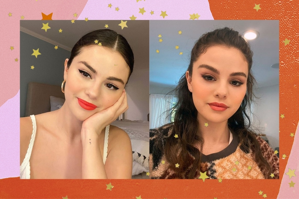 Montagem com duas fotos da atriz e cantora Selena Gomez com o fundo rosa e laranja com detalhes de estrelinhas douradas. Na foto da esquerda ela usa uma blusa de alcinha branca, brinco de argola dourado, cabelo preso em um coque e maquiagem com delineado preto e batom vermelho. Ela olha para a câmera, sorri e apoia o rosto na mão esquerda. Na foto da direita, ela usa um casaco de pelinhos marrom, cabelo meio preso e maquiagem com olho esfumado e batom nude. Ela olha para a câmera e sorri levemente.