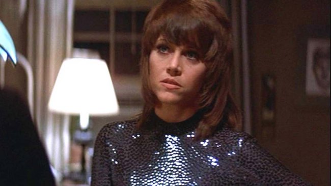 Jane Fonda Jane Fonda com expressão séria em filme Klut