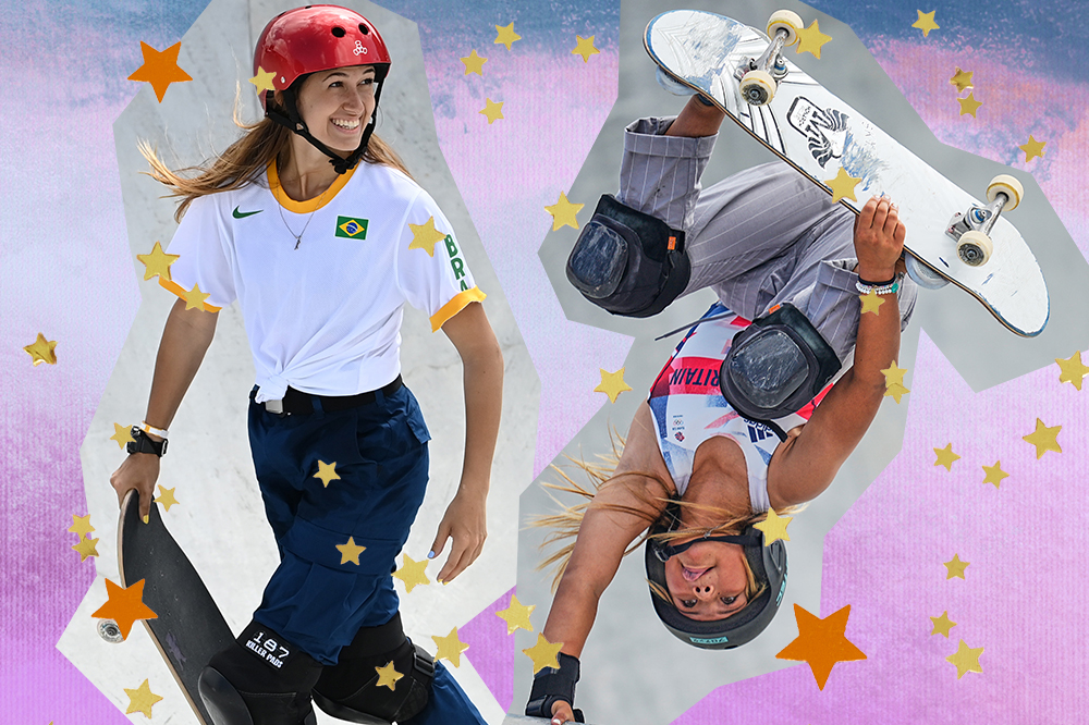 Montagem com fotos da Dora Varella e Sky Brown competindo a modalidade skate park nas Olimpíadas de Tóquio em um fundo em degradê com tons de rosa, azul e roxo. Dora, à esquerda, está olhando para o lado, sorrindo, em pé, segurando o skate e usando camiseta branca do Brasil, calça azul-marinho e capacete vermelho. À direita, Sky Brown está de ponta cabeça segurando na borda da pista com uma mão e a outra no skate, usando capacete preto, blusa branca da Grã-Bretanha e calça cinza.