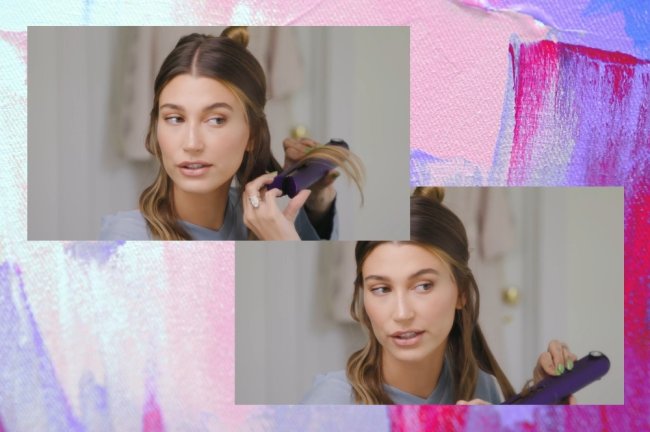 tutorial-ondas-hailey-bieber Montagem com duas de prints do vídeo tutorial da Hailey Bieber com o fundo roxo e rosa. Nas fotos, a modelo ensina como ondula o cabelo com chapinha.