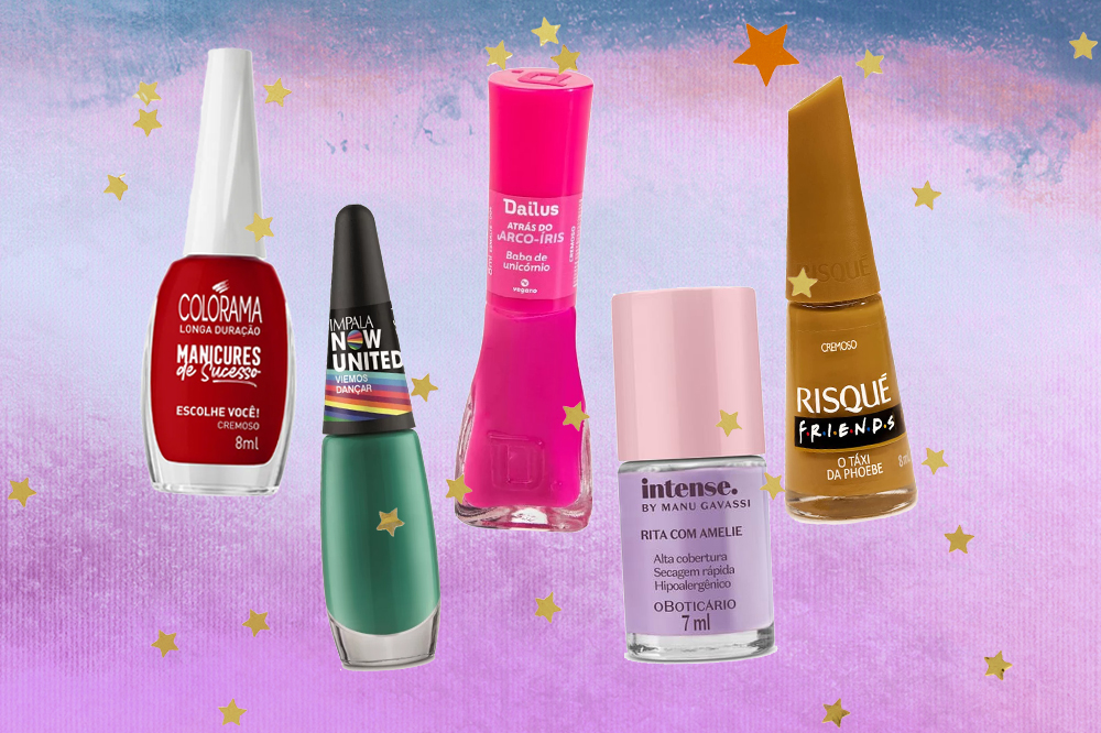 Cinco cores de esmaltes diferentes em fundo degradê roxo e azul. Há esmalte vermelho, verde, rosa, lilás e mostarda.