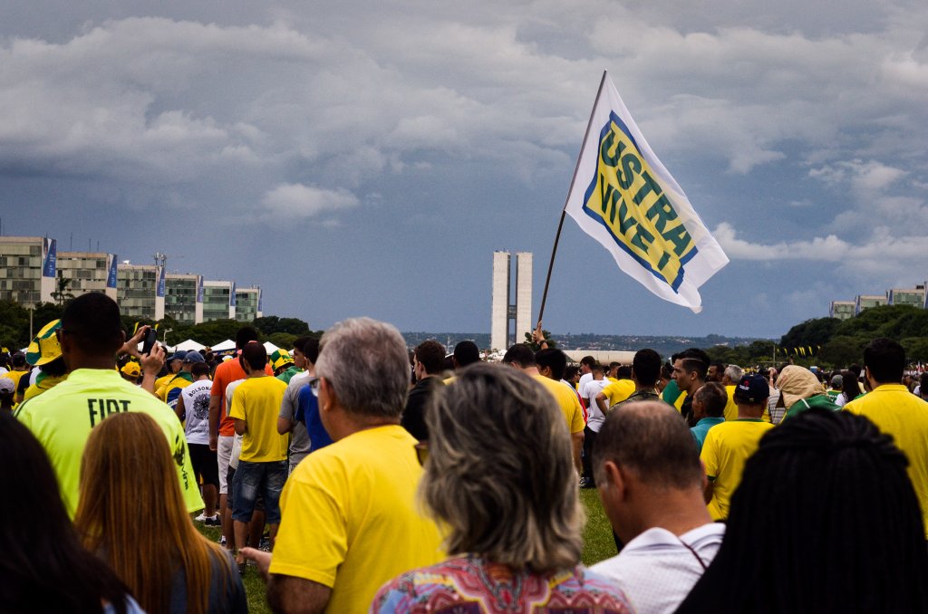 Por que dizem por aí que a democracia brasileira é frágil? Entenda!