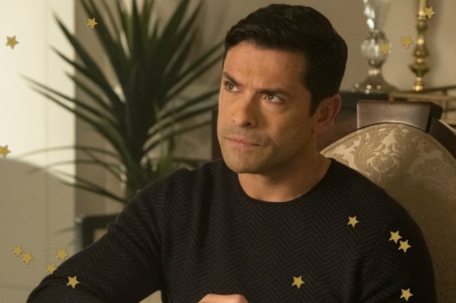 Foto do personagem Hiram Lodge do seriado Riverdale com expressão séria.