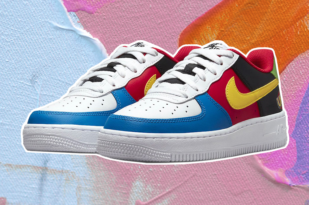 tenis-nike-air-force-1-uno- Tênis brando e colorido da colaboração Nike x Uno em fundo laranja, rosa e azul