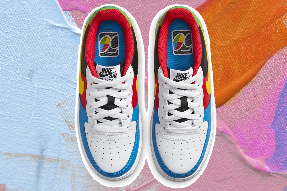 tenis-nike-air-force-1-uno Tênis brando e colorido da colaboração Nike x Uno em fundo laranja, rosa e azul
