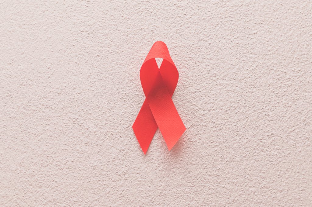 Dia de Combate à Aids: desmentindo 9 fake news sobre a doença e o HIV