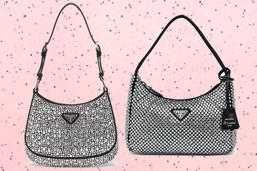 bolsa-prada-cristais- Duas bolsas da Prada com cristais artificiais em fundo rosa com bolinhas