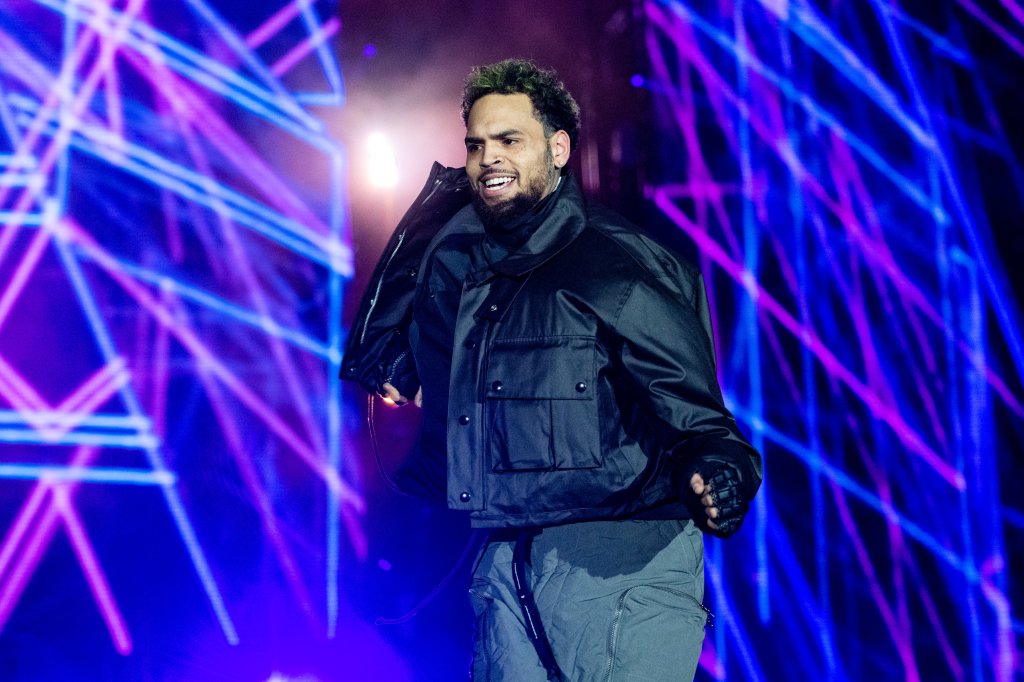 Chris Brown é acusado de estuprar e drogar dançarina em festa