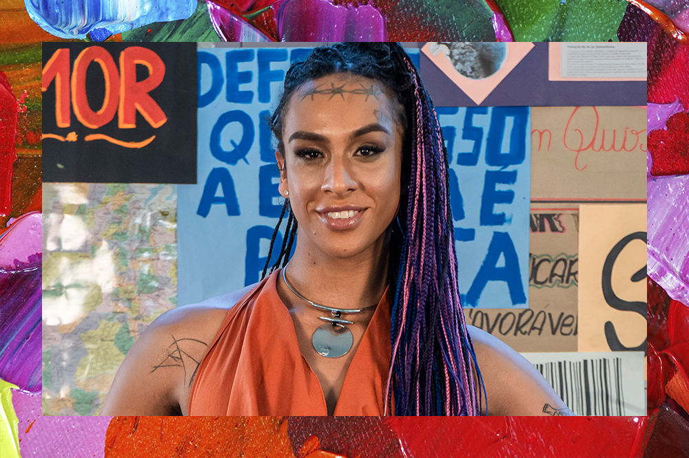 Linn da Quebrada entra no BBB22 com camiseta da obra Anastácia Livre