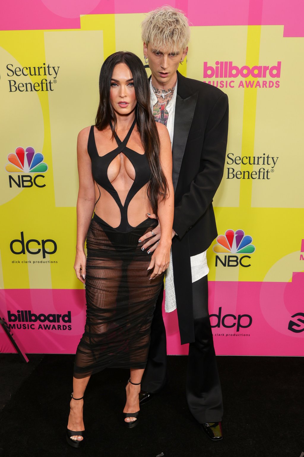 Machine Gun Kelly diz que anel de Megan Fox tem espinhos: “Amor é dor”