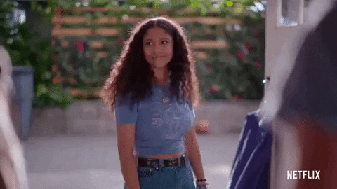 cabelo-cacheado-julie GIF de uma cena da Julie na série Julie and the Phantoms.