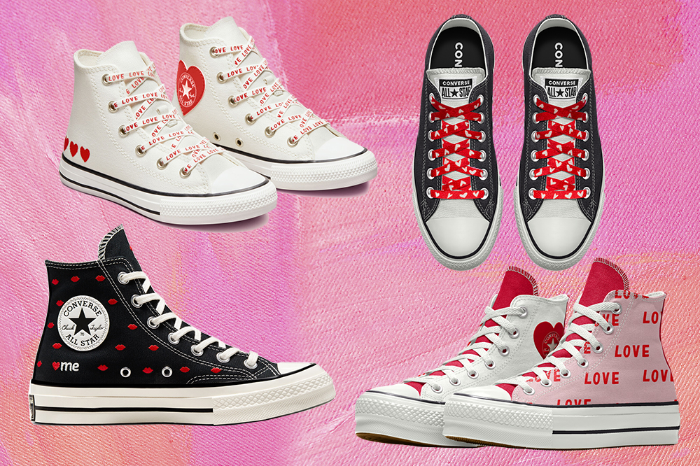 Quatro tênis da coleção de Valentine's Day da Converse em fundo rosa