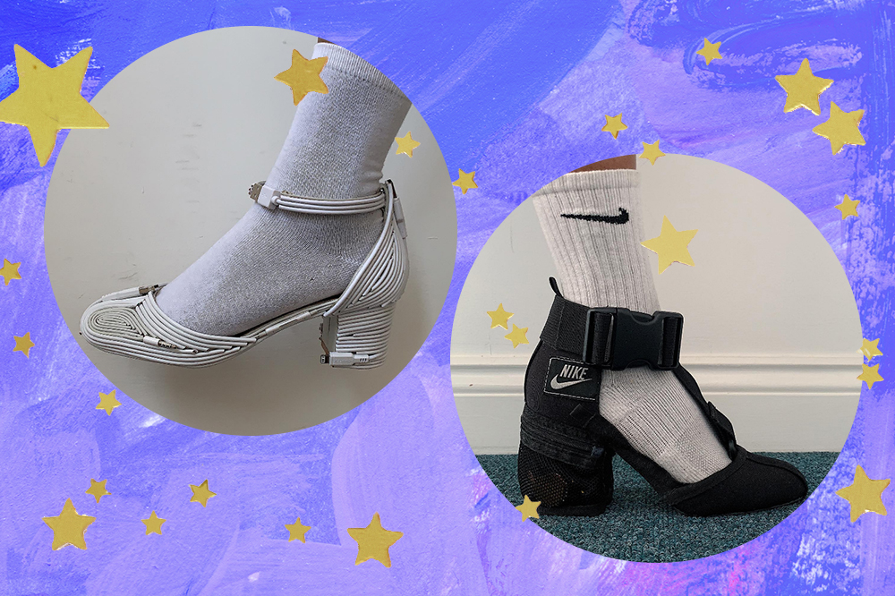 Dois sapatos de salto feito a partir de técnica de upcycling em fundo azul com estrelinhas douradas