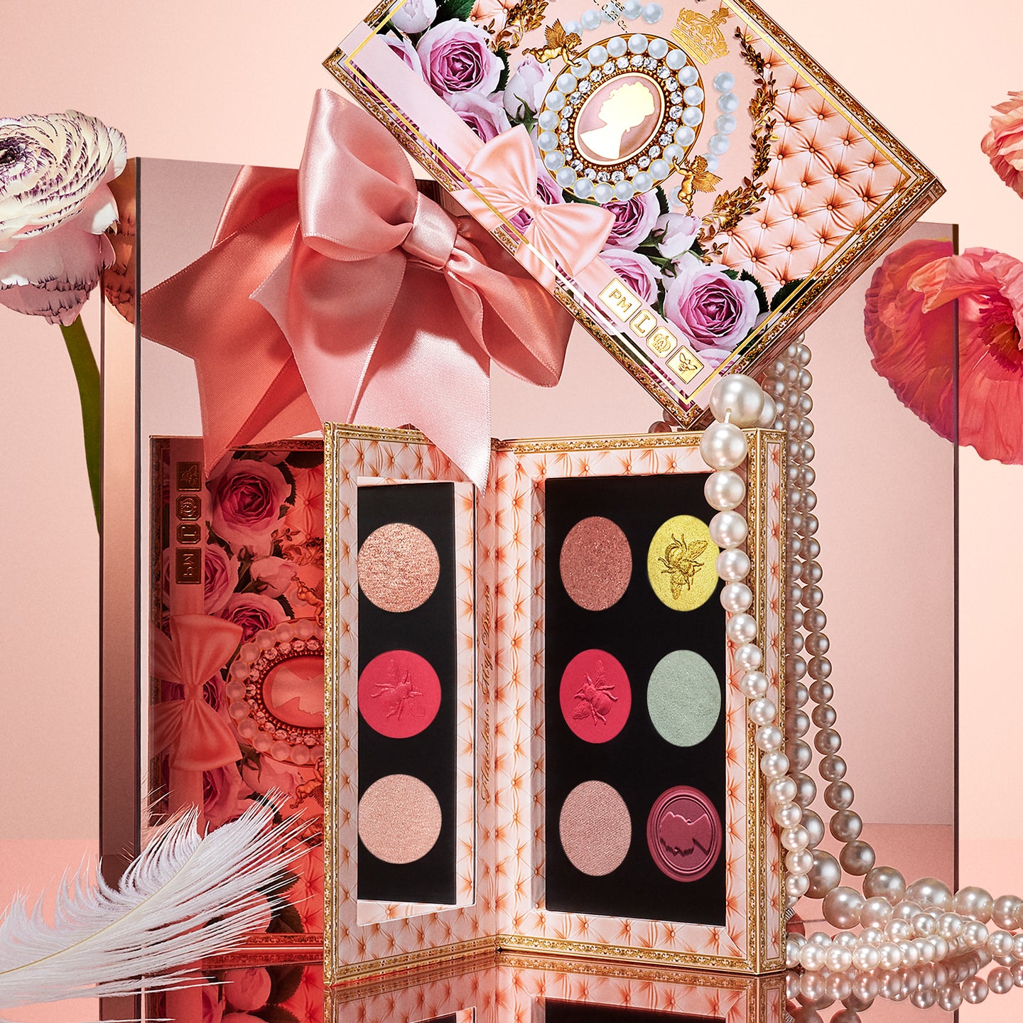 colecao-maquiagem-bridgerton-pat-macgrath-03 Paleta de sombras Belle Of The Ball da coleção de Bridgerton da Pat McGrath Labs