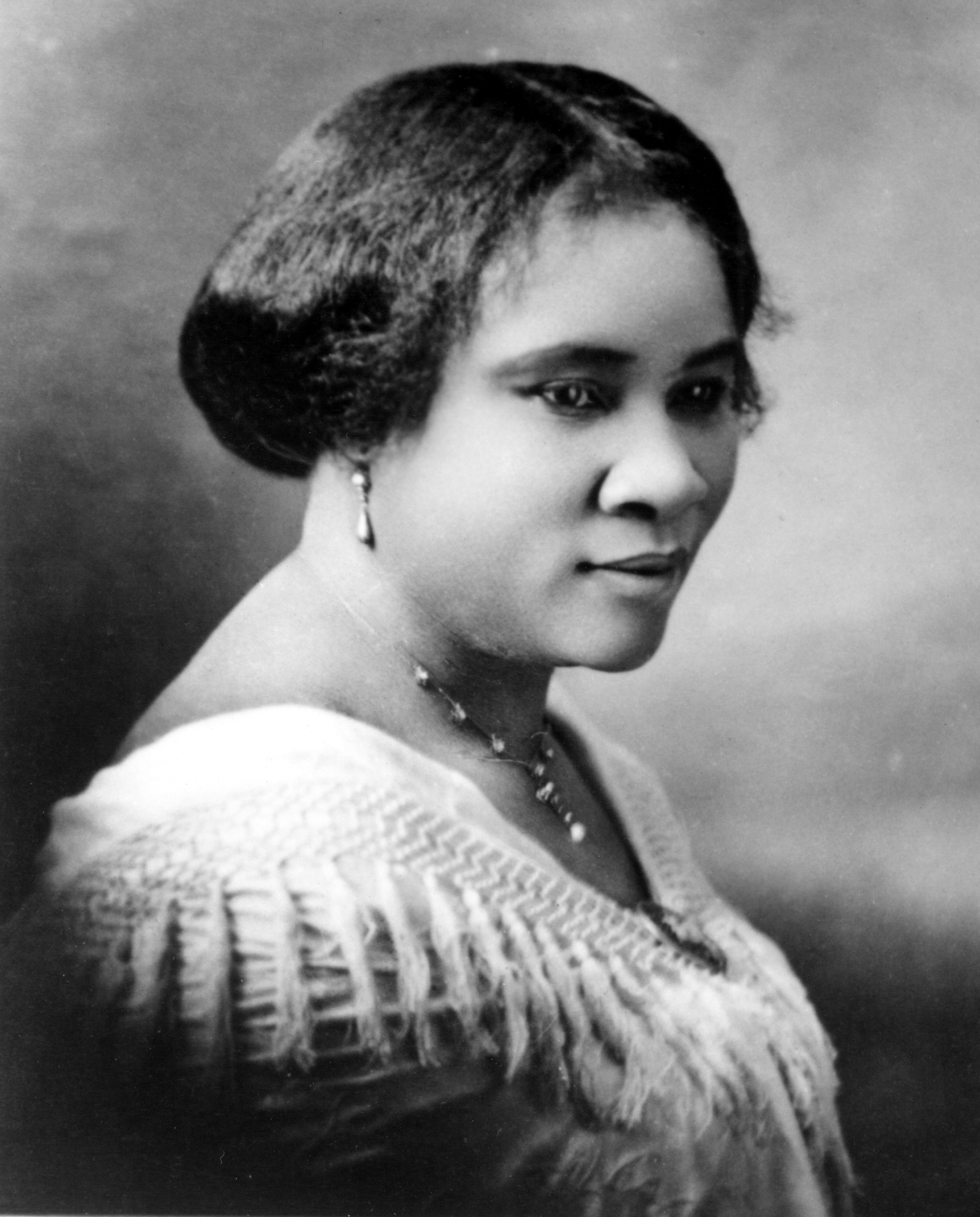 Portrait Of Madam CJ Walker Retrato de Madam C.J. Walker em preto e branco