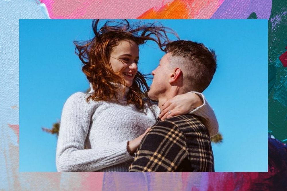 O amor está no ar! Joey King anuncia noivado com Steven Piet