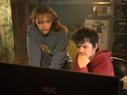 escolha-ou-morra Duas pessoas olhando para um computador.
