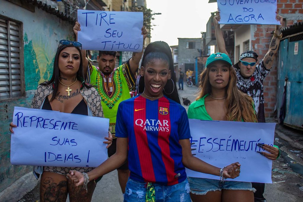 Em single, MC Soffia “passa a visão” sobre juventude e voto consciente