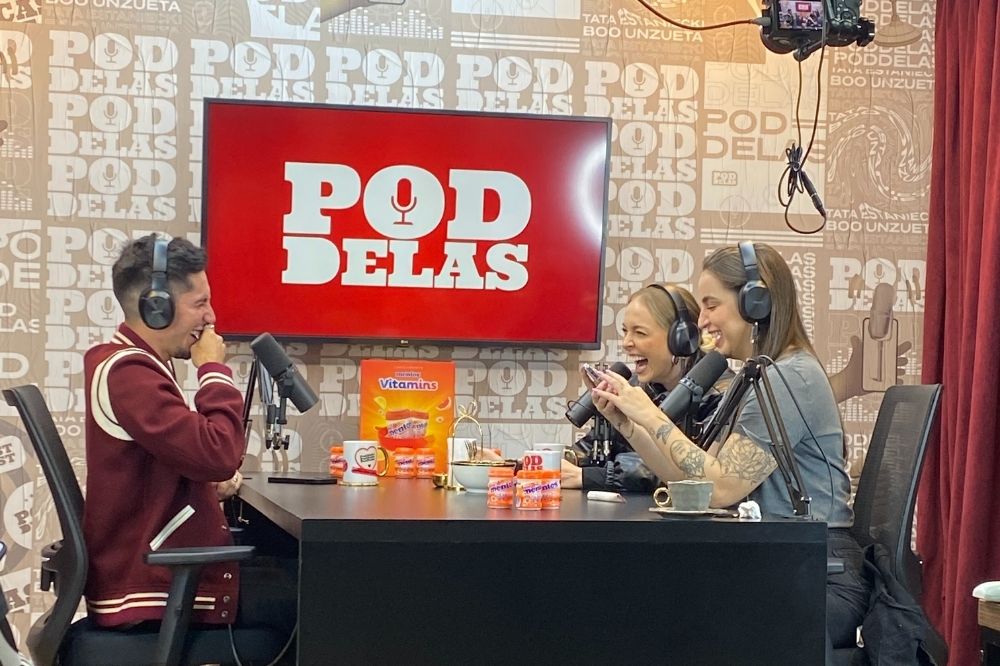 Passamos um dia nos bastidores do PodDelas, o podcast queridinho da vez