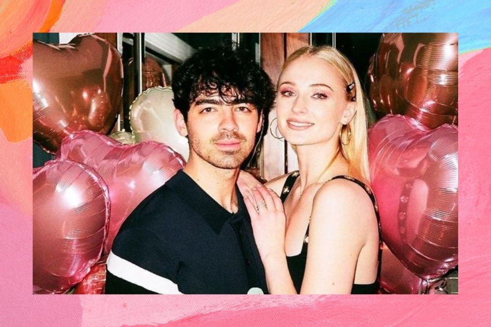 Joe Jonas e Sophie Turner posando para foto