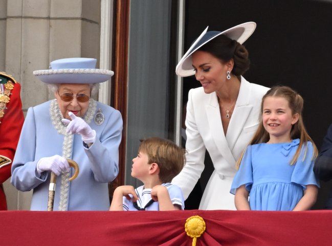 Príncipe Louis durante o Jubilee de Prata da Rainha Elizabeth