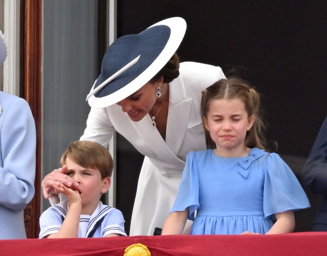 O jubilee foi da Rainha, mas quem roubou a cena foi o netinho Louis Príncipe Louis durante o Jubilee de Prata da Rainha Elizabeth