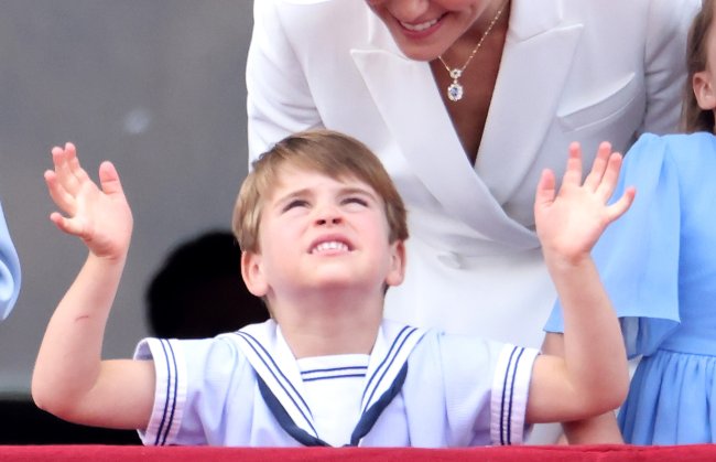 O jubilee foi da Rainha, mas quem roubou a cena foi o netinho Louis Príncipe Louis durante o Jubilee de Prata da Rainha Elizabeth