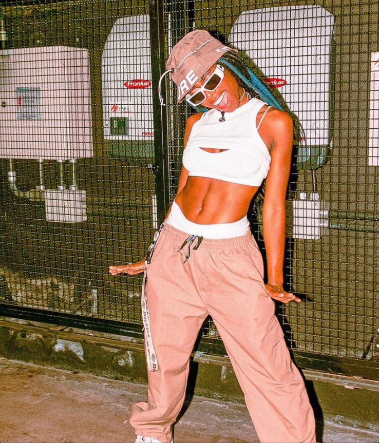 moda-hip-hop-mc-soffia Imagem mostra MC Soffia...