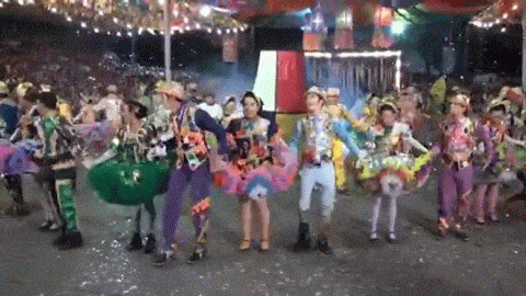 15 provas de que Festa Junina é, disparado, a melhor época do ano Jovens na escola dançando quadrilha