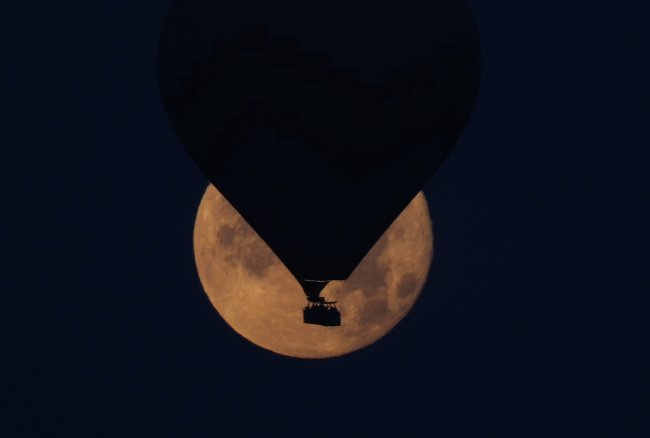 Fotos impressionantes da maior Superlua de 2022, que rolou nesta quarta (13) Superlua em Nevsehir, na Turquia