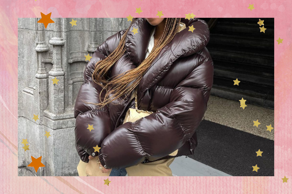 Montagem em fundo rosa com estrelinhas douradas de garota usando jaqueta puffer marrom de verniz